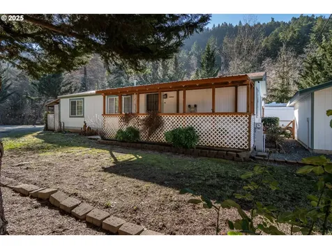 874 S Main Street Canyonville OR 97417