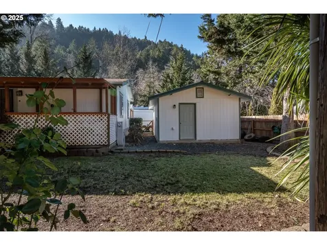 874 S Main Street Canyonville OR 97417