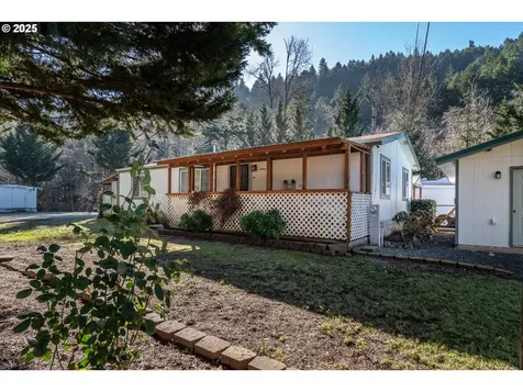 874 S Main Street Canyonville OR 97417
