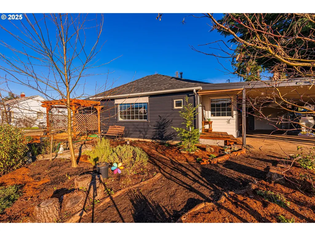 1130 S 7th Street Cottage Grove OR 97424