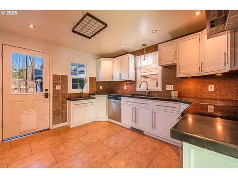 1130 S 7th Street Cottage Grove OR 97424