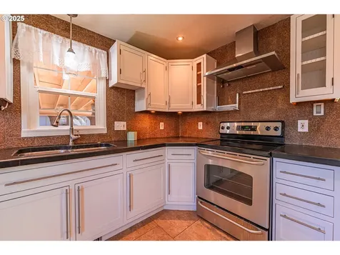 1130 S 7th Street Cottage Grove OR 97424