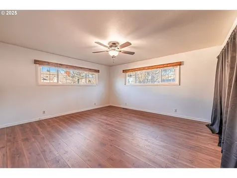 1130 S 7th Street Cottage Grove OR 97424