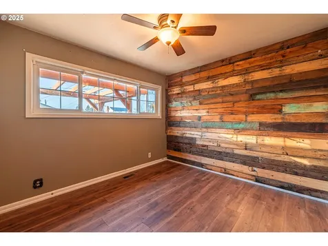 1130 S 7th Street Cottage Grove OR 97424