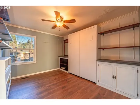1130 S 7th Street Cottage Grove OR 97424