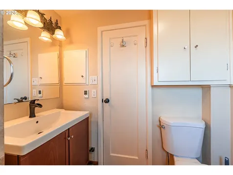 1130 S 7th Street Cottage Grove OR 97424