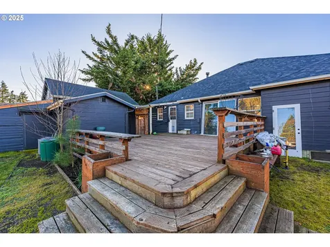 1130 S 7th Street Cottage Grove OR 97424