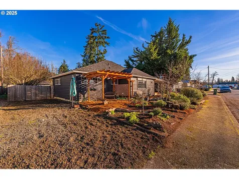 1130 S 7th Street Cottage Grove OR 97424