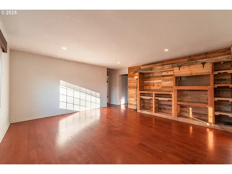 1130 S 7th Street Cottage Grove OR 97424