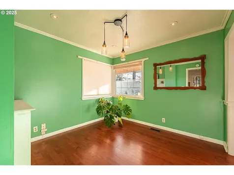 1130 S 7th Street Cottage Grove OR 97424