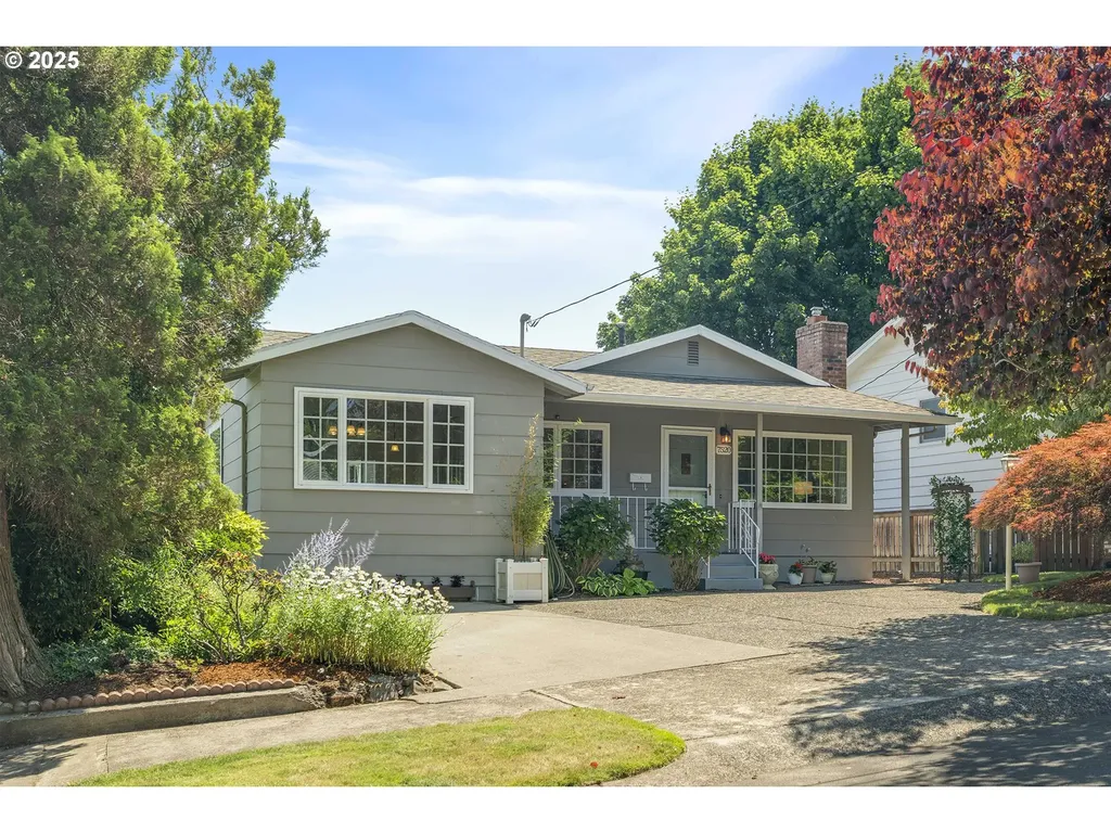 7520 SE Madison Street Portland OR 97215