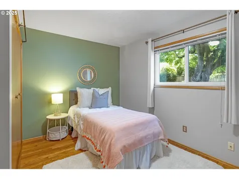 7520 SE Madison Street Portland OR 97215