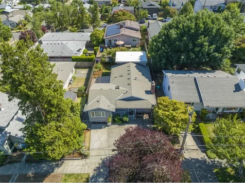 7520 SE Madison Street Portland OR 97215