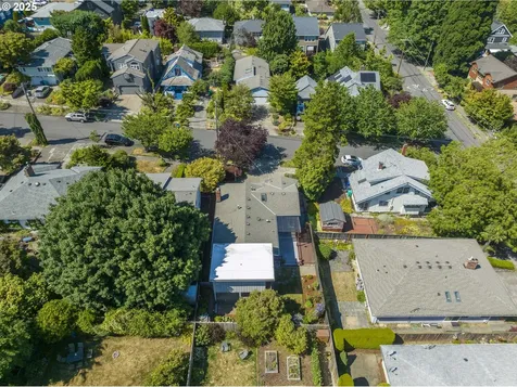 7520 SE Madison Street Portland OR 97215
