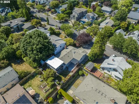 7520 SE Madison Street Portland OR 97215
