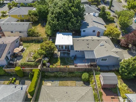 7520 SE Madison Street Portland OR 97215