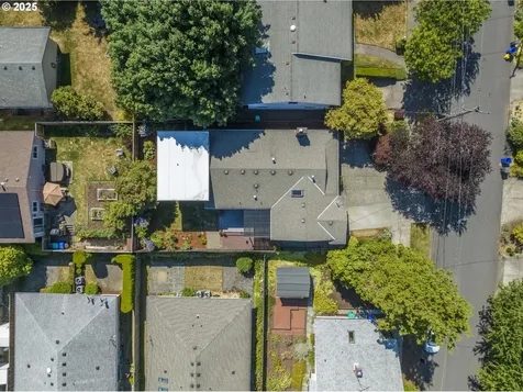 7520 SE Madison Street Portland OR 97215