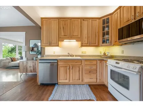 7005 SE Pine Street Portland OR 97215