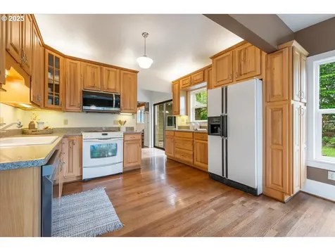 7005 SE Pine Street Portland OR 97215