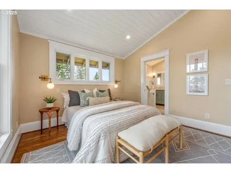 7005 SE Pine Street Portland OR 97215