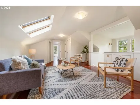 7005 SE Pine Street Portland OR 97215