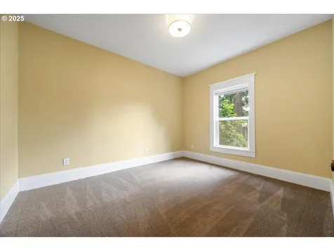 7005 SE Pine Street Portland OR 97215