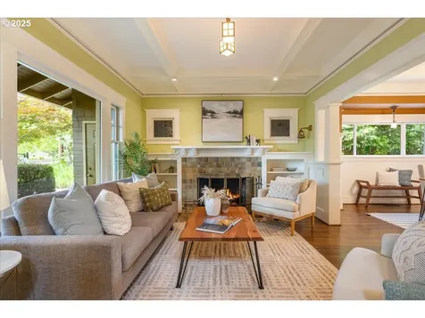 7005 SE Pine Street Portland OR 97215