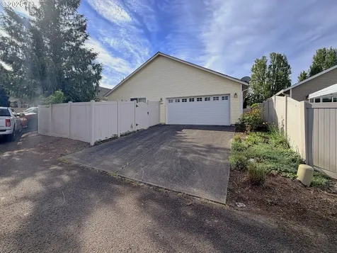 2004 NW 12th Street Battle Ground WA 98604