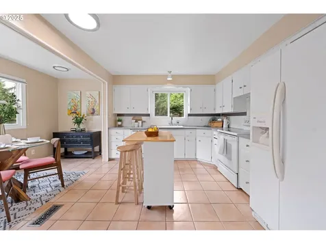 92757 Claremont Road Astoria OR 97103