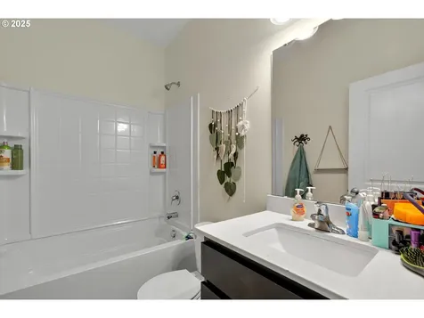 1990 NW 21st Street Mcminnville OR 97128