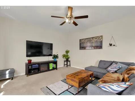 1990 NW 21st Street Mcminnville OR 97128
