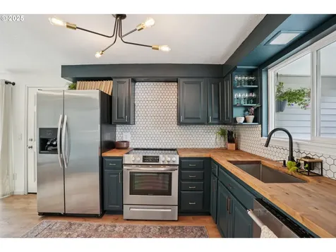7816 SE 103rd Avenue Portland OR 97266