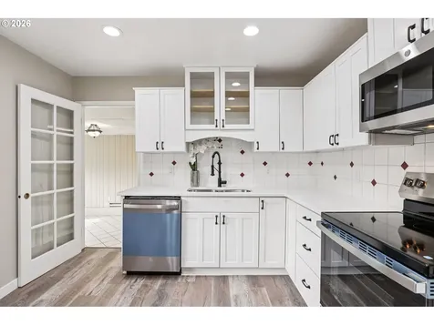 18021 SE Mill Court Portland OR 97233