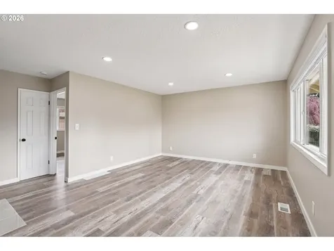 18021 SE Mill Court Portland OR 97233