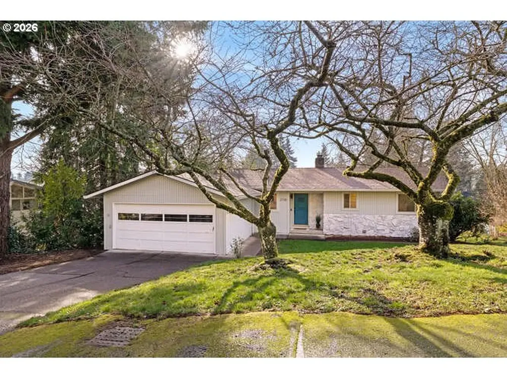2738 SW Moss Street Portland OR 97219