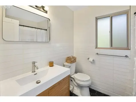 2738 SW Moss Street Portland OR 97219