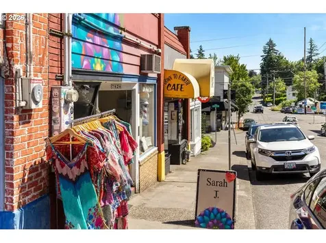 2738 SW Moss Street Portland OR 97219