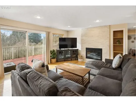 2738 SW Moss Street Portland OR 97219
