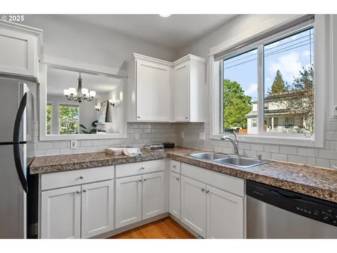 4646 N Commercial Avenue Portland OR 97217