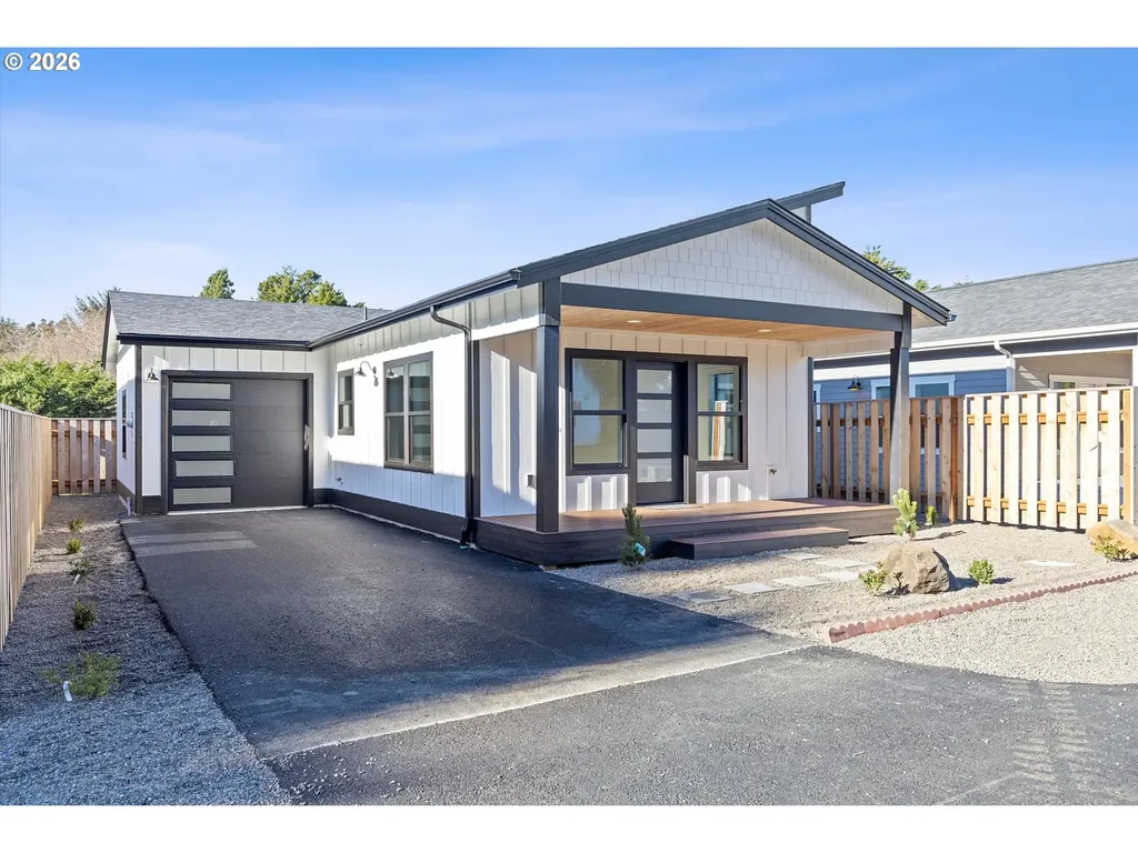 327 SE Oar Avenue Lincoln City OR 97367