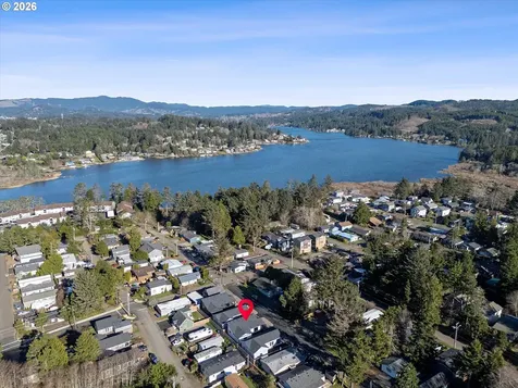 327 SE Oar Avenue Lincoln City OR 97367