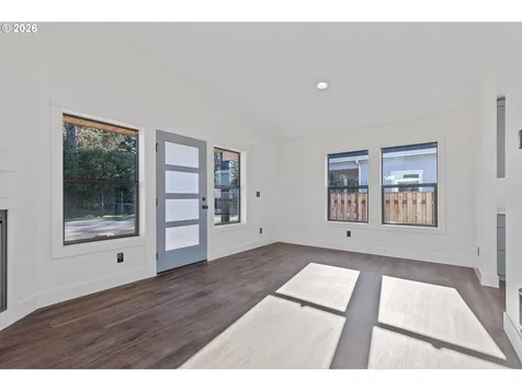 327 SE Oar Avenue Lincoln City OR 97367