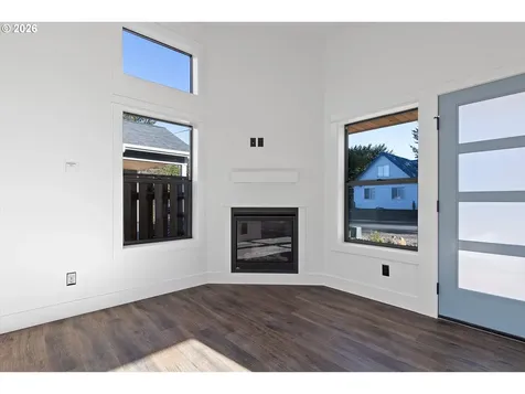 327 SE Oar Avenue Lincoln City OR 97367