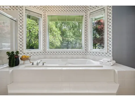 13558 NW Countryview Way Portland OR 97229