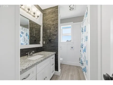 6505 Colonial Way Tillamook OR 97141