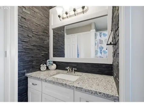 6505 Colonial Way Tillamook OR 97141
