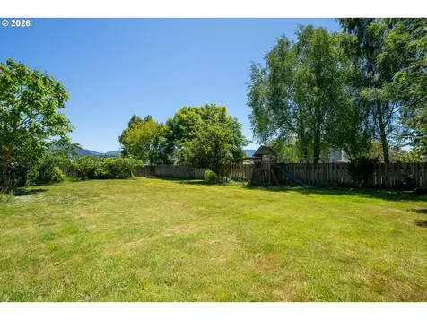 6505 Colonial Way Tillamook OR 97141