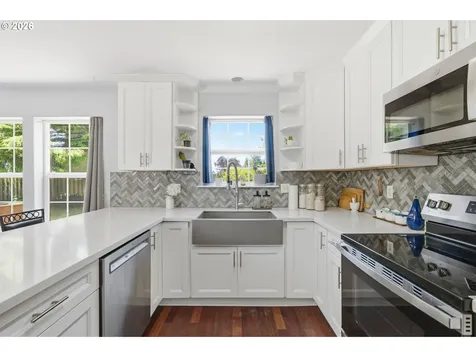 6505 Colonial Way Tillamook OR 97141