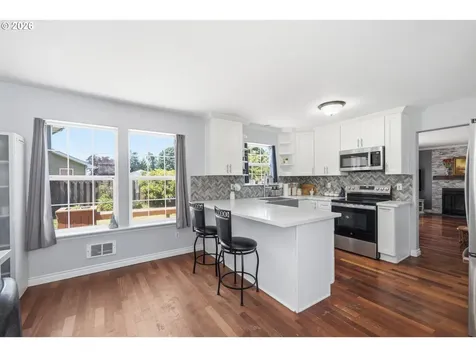 6505 Colonial Way Tillamook OR 97141
