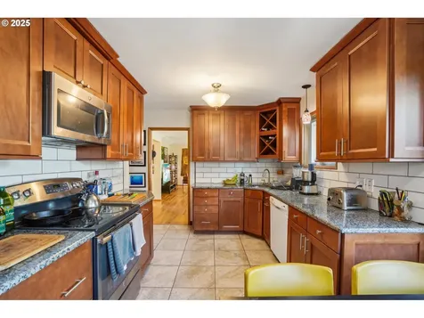1915 SE 142nd Avenue Portland OR 97233